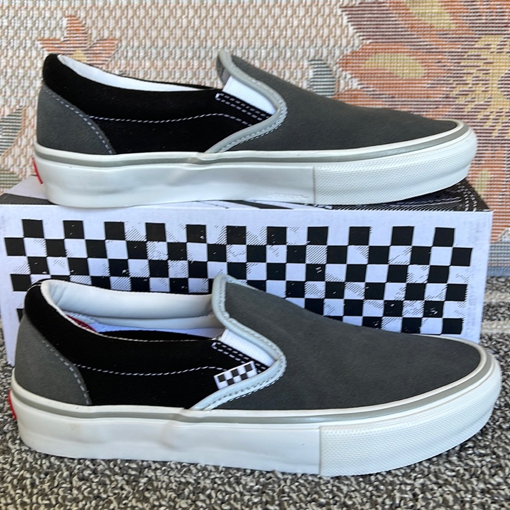 Vans Men’s Skate Slip-On
Reflective Black/Grey
VN0A5FCAN42
Sneakers - Picture 1 of 16